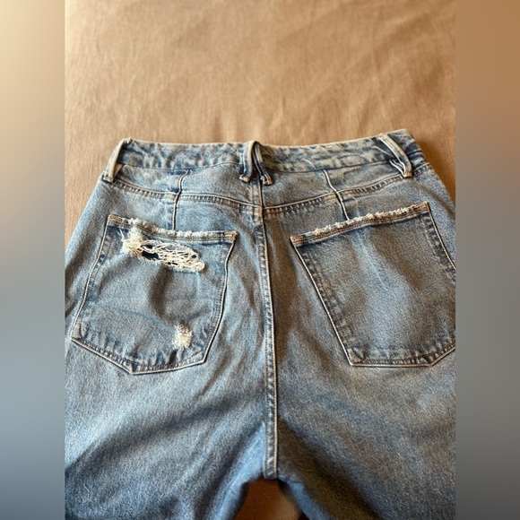 Good American Jeans - Picture 5 of 6